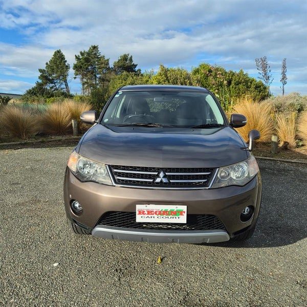 2012 Mitsubishi Outlander G 2WD/4WD 7 Seater, photo 2