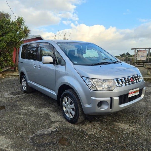 2015 Mitsubishi Delica 8 seater 4WD