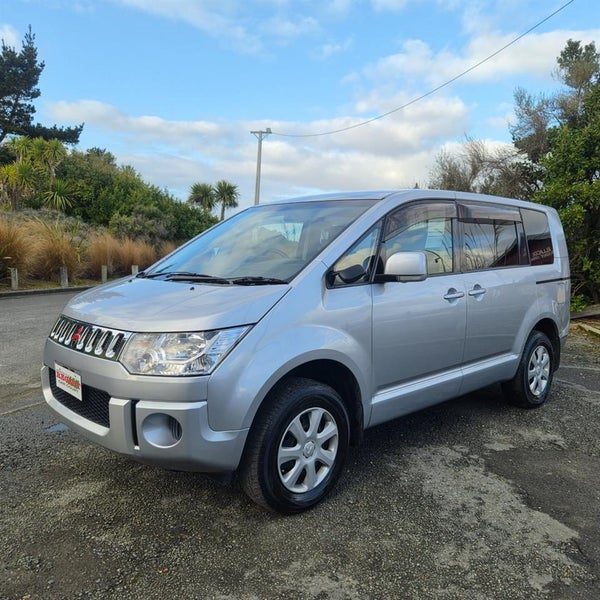 2015 Mitsubishi Delica 8 seater 4WD, photo 3