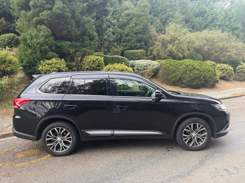 2015 Mitsubishi Outlander M 2WD/4WD 7 Seater, photo 2