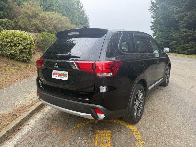 2015 Mitsubishi Outlander M 2WD/4WD 7 Seater, photo 3