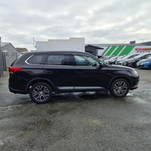 2017 Mitsubishi Outlander G 2WD/4WD 7 Seater, photo 2