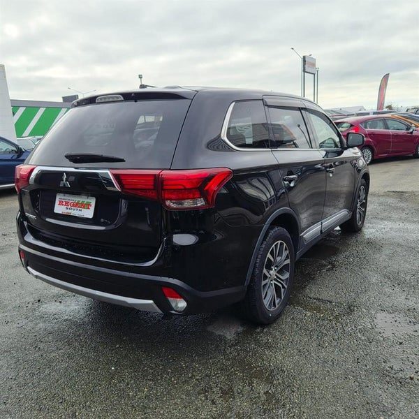 2017 Mitsubishi Outlander G 2WD/4WD 7 Seater, photo 3