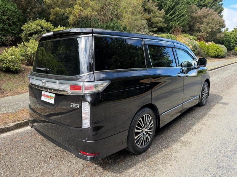 2014 Nissan Elgrand Highway Star 7 Seater, photo 3