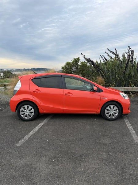 2013 Toyota Aqua G, photo 2