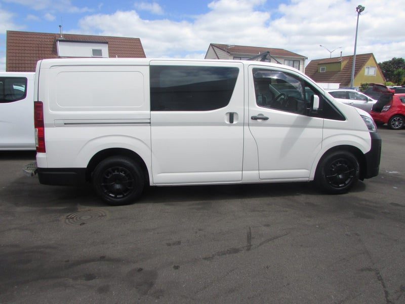 2019 Toyota Hiace ZR HVN 2.8DT/6AT, photo 2