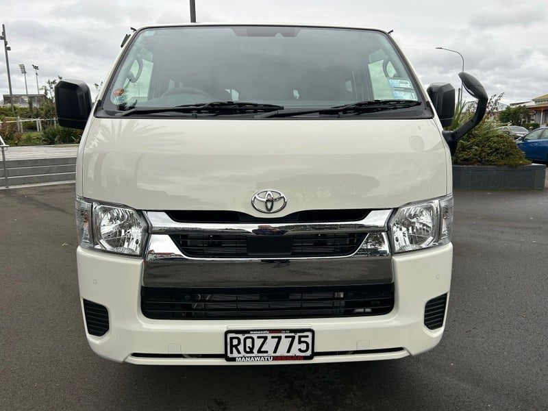 2025 Toyota Hiace, photo 2