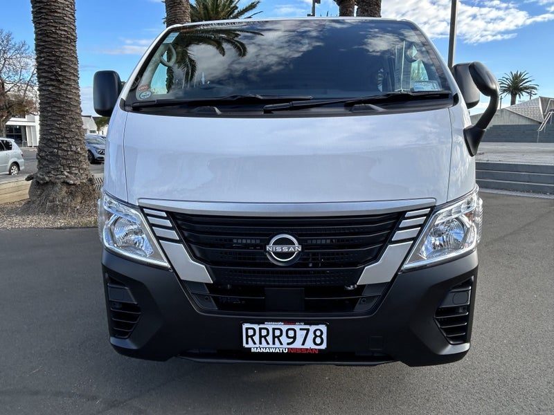 2025 Nissan Caravan NV350, photo 2