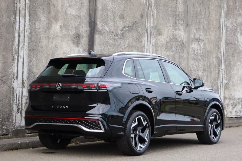 2026 Volkswagen Tiguan R-Line Touring 2WD, photo 3