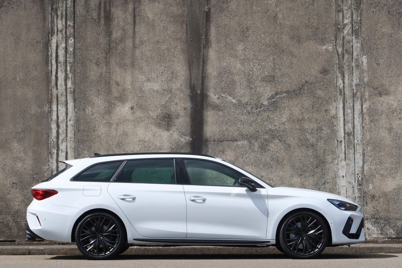 2026 Cupra Leon VZ Sportstourer, photo 2