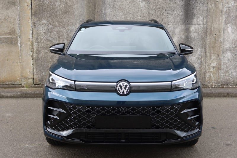 2026 Volkswagen Tiguan R-Line Touring & Black Pack, photo 3