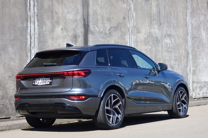 2026 Audi SQ6 SUV e-tron 360 kW, photo 3