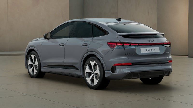 2026 Audi Q4 50 e-tron quattro S line Sportback, photo 3