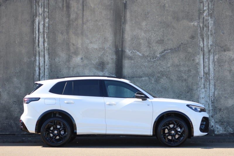 2026 Volkswagen Tiguan R-Line Black Pack, photo 3