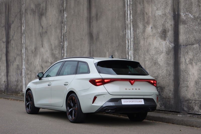 2026 Cupra Leon V Sportstourer, photo 3