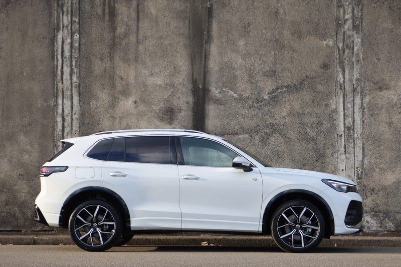 2026 Volkswagen Tiguan R-Line AWD, photo 2