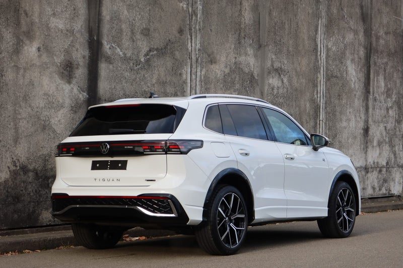 2026 Volkswagen Tiguan R-Line AWD, photo 3