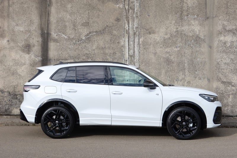 2026 Volkswagen Tiguan R-Line, photo 2