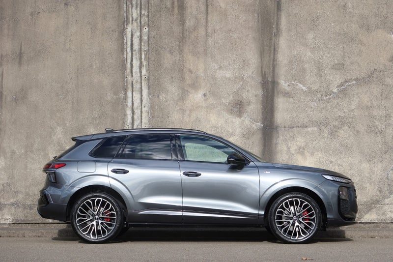 2026 Audi Q3 SUV TFSI quattro 195 kW, photo 2