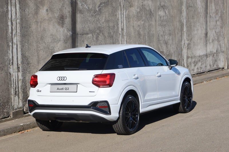 2026 Audi Q2 40 TFSI Dynamic Black Edition, photo 3