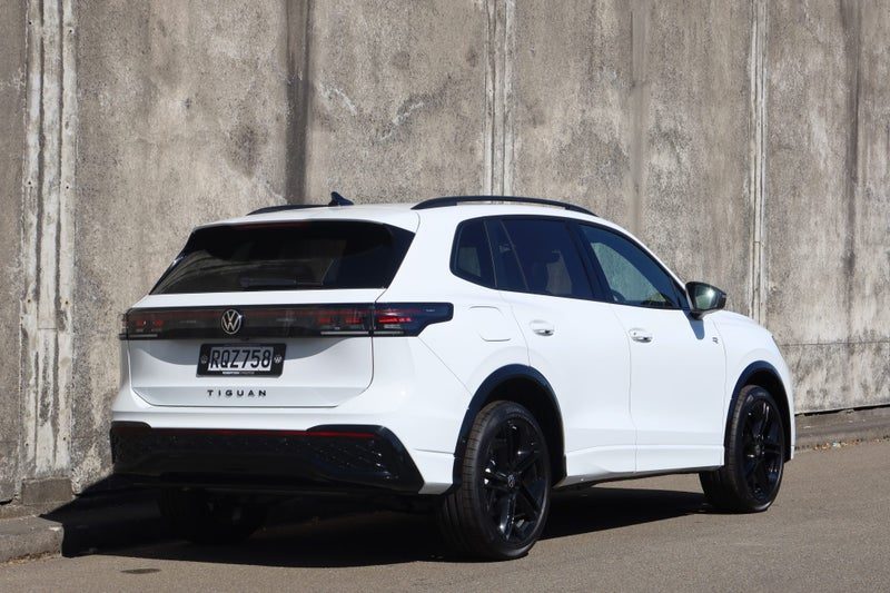 2026 Volkswagen Tiguan R-Line, photo 3