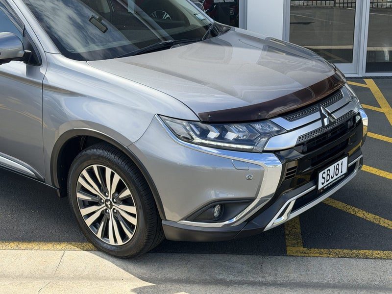 2020 Mitsubishi Outlander VRX 7 Seater, photo 2
