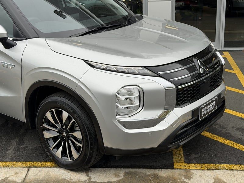 2026 Mitsubishi Outlander LS 5 Seater, photo 2
