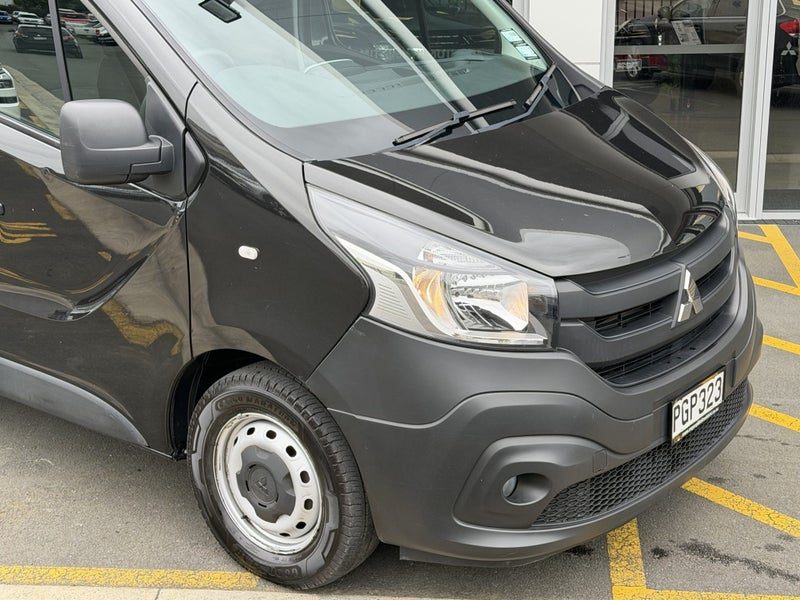 2022 Mitsubishi Express SWB, photo 2