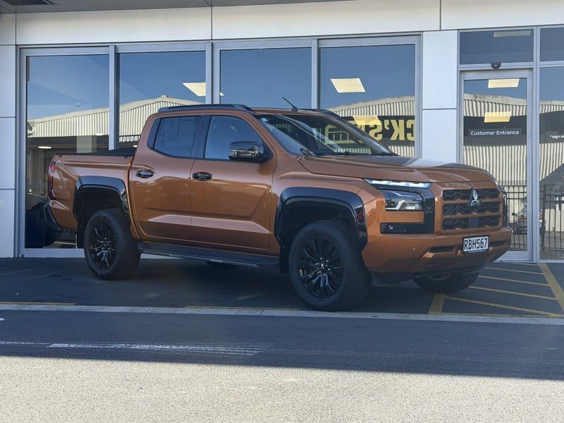 2025 Mitsubishi Triton VRX