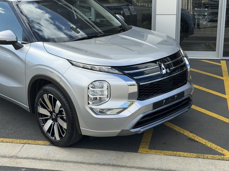 2026 Mitsubishi Outlander VRX 7 Seater, photo 2