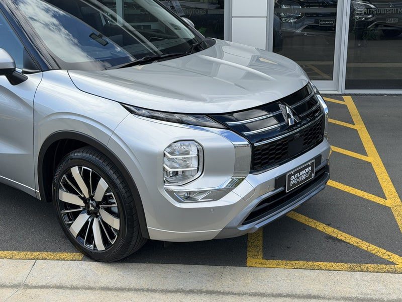 2026 Mitsubishi Outlander VRX 7 Seater, photo 3