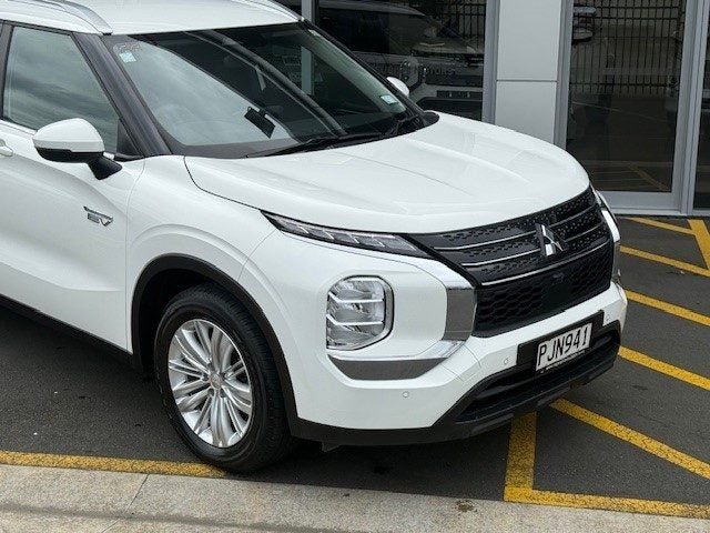 2022 Mitsubishi Outlander LS 5 Seater, photo 2