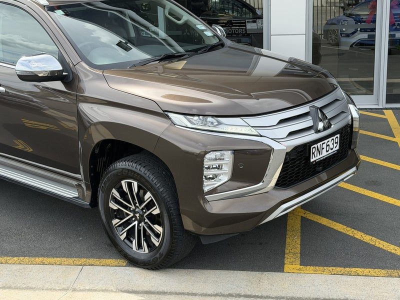 2023 Mitsubishi Pajero Sport VRX 7 Seater, photo 2