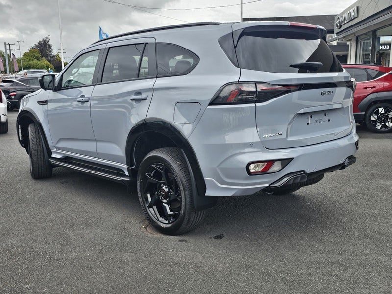 2026 Isuzu MU-X XT SUV, photo 2