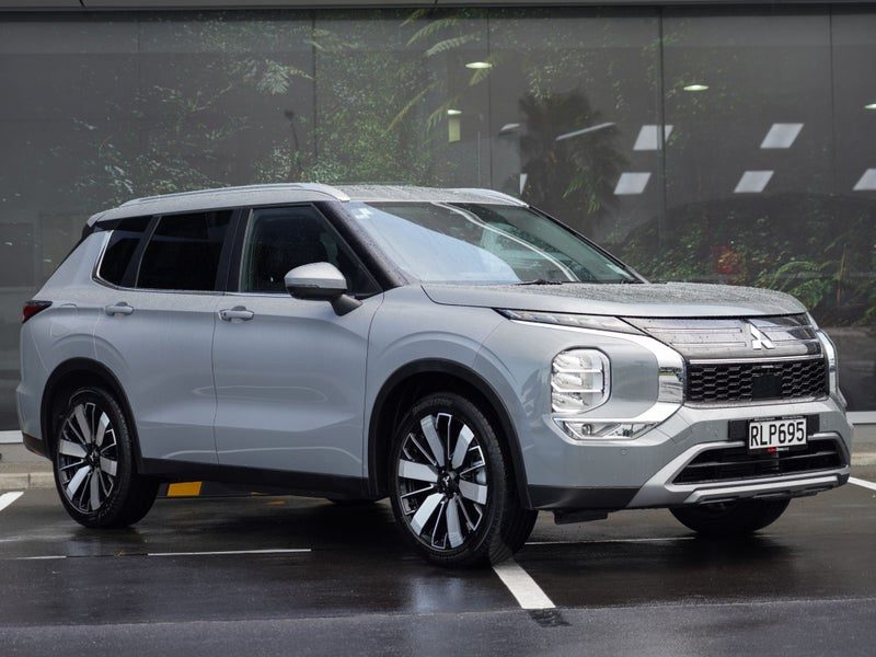 2025 Mitsubishi Outlander XLS 7 Seater