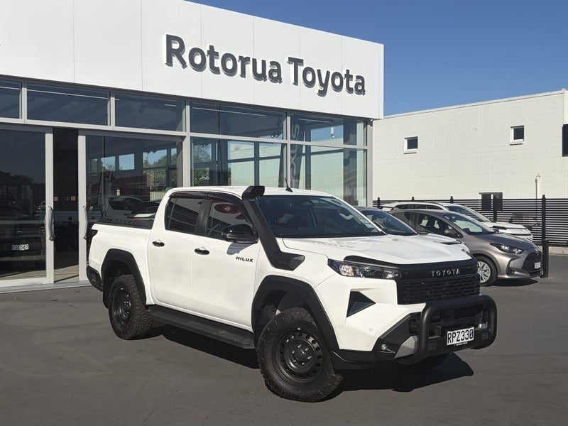 2026 Toyota Hilux SR Hybrid 4X4 - Ex Demonstrator