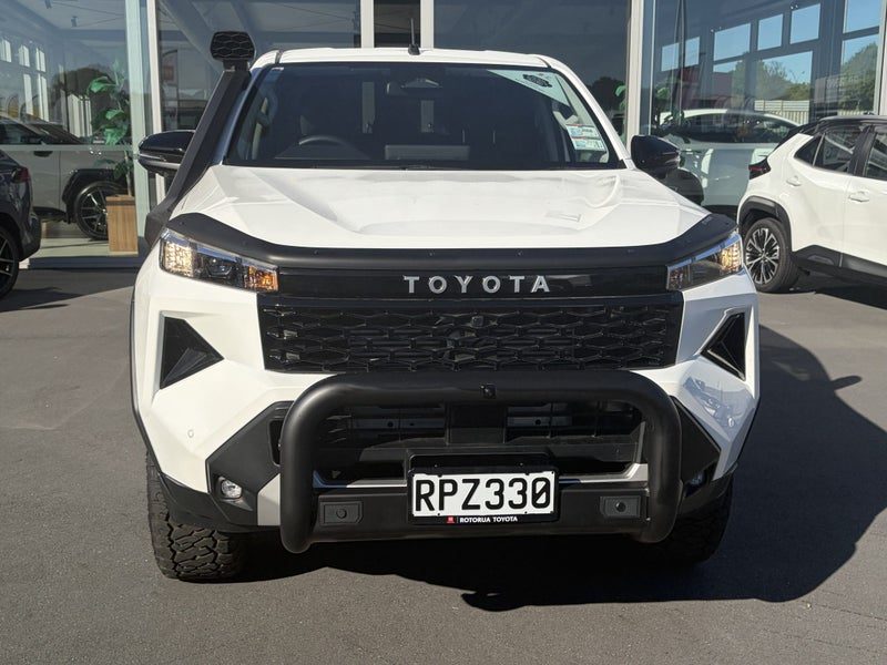 2026 Toyota Hilux SR Hybrid 4X4 - Ex Demonstrator, photo 3