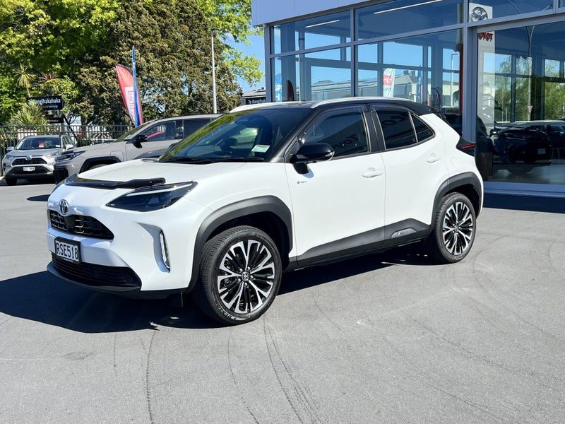 2026 Toyota Yaris Cross Limited Hybrid Two Tone, photo 3