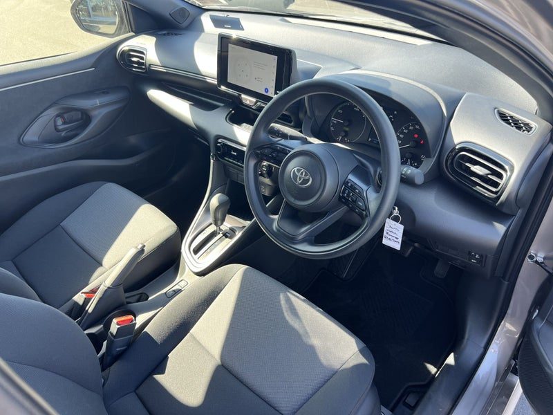 2026 Toyota Yaris GX 1.5P HEV Hatchback, photo 2