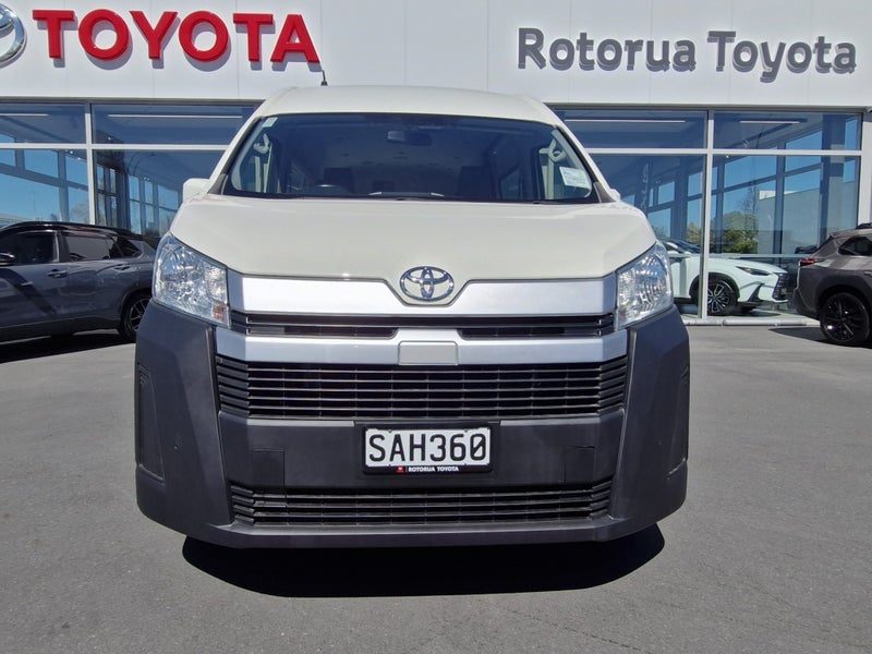 2020 Toyota Hiace 10 Seater Minibus, photo 3