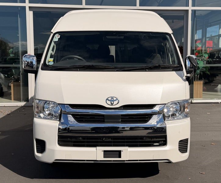2025 Toyota Hiace 10 Seater Minibus, photo 3