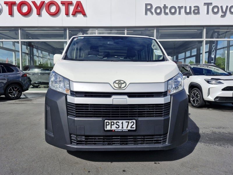 2022 Toyota Hiace 10 Seater Minibus, photo 3
