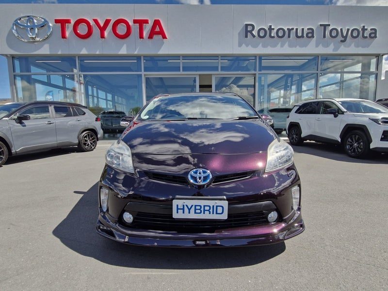 2013 Toyota Prius ST, photo 3