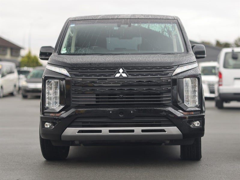 2019 Mitsubishi Delica, photo 2