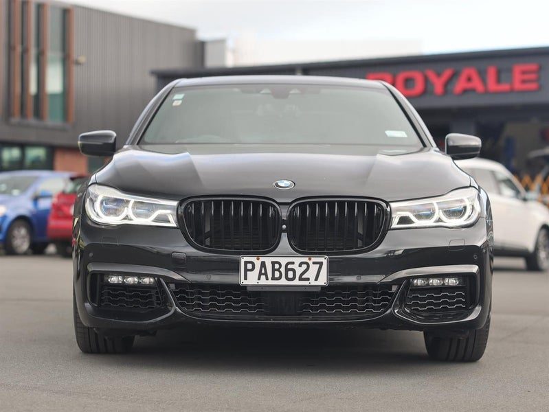 2016 BMW 750i M SPORT, photo 2