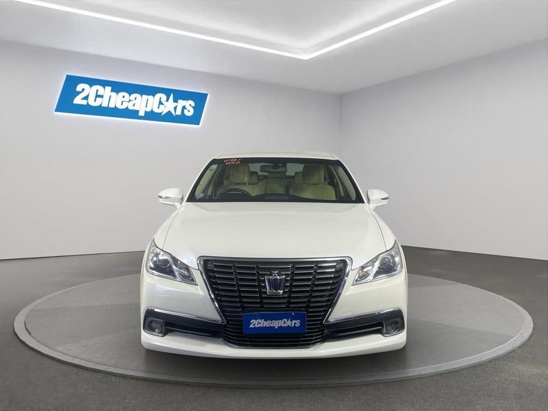 2013 Toyota Crown Hybrid Royal Saloon, photo 2