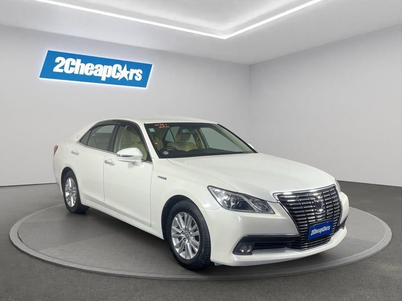 2013 Toyota Crown Hybrid Royal Saloon, photo 3