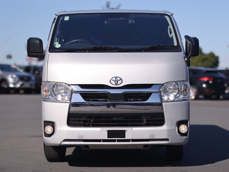 2021 Toyota Hiace DX GL, photo 2