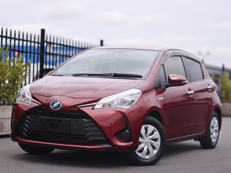 2018 Toyota Vitz HYBRID, photo 3