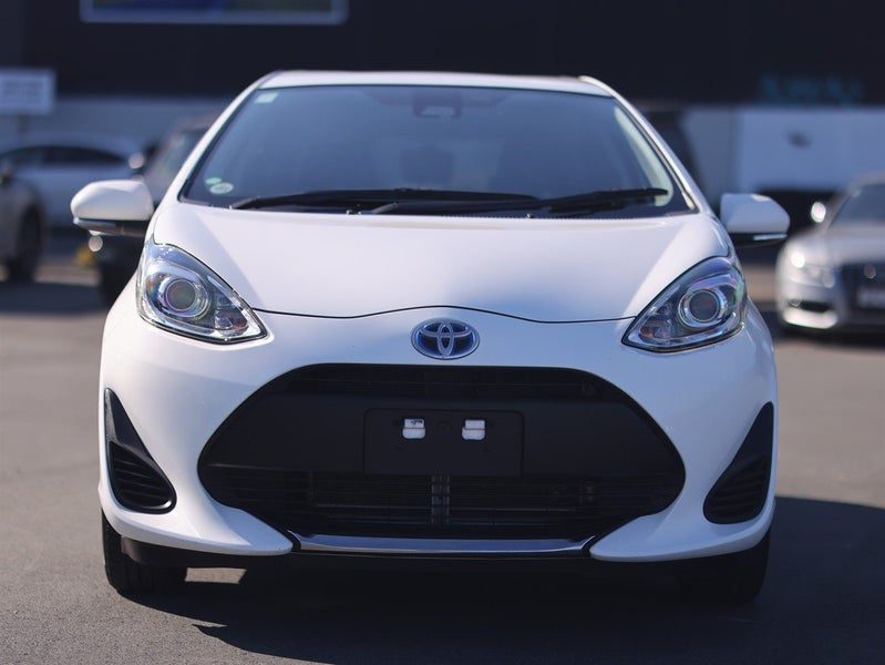 2021 Toyota Aqua Hybrid, photo 2